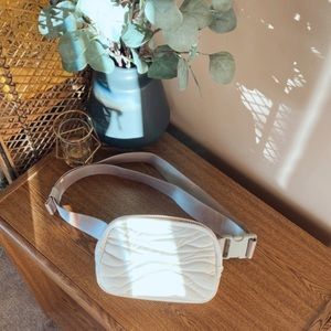 Lululemon - Team Canada Quilted Everywhere Bag * COC Logo